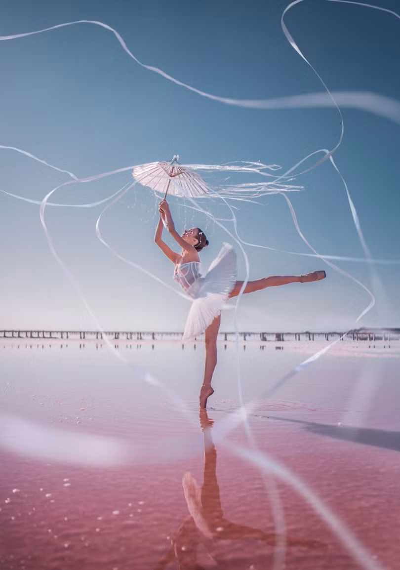 Sững sờ ngắm vũ điệu của con người hòa vào vẻ đẹp của thiên nhiên