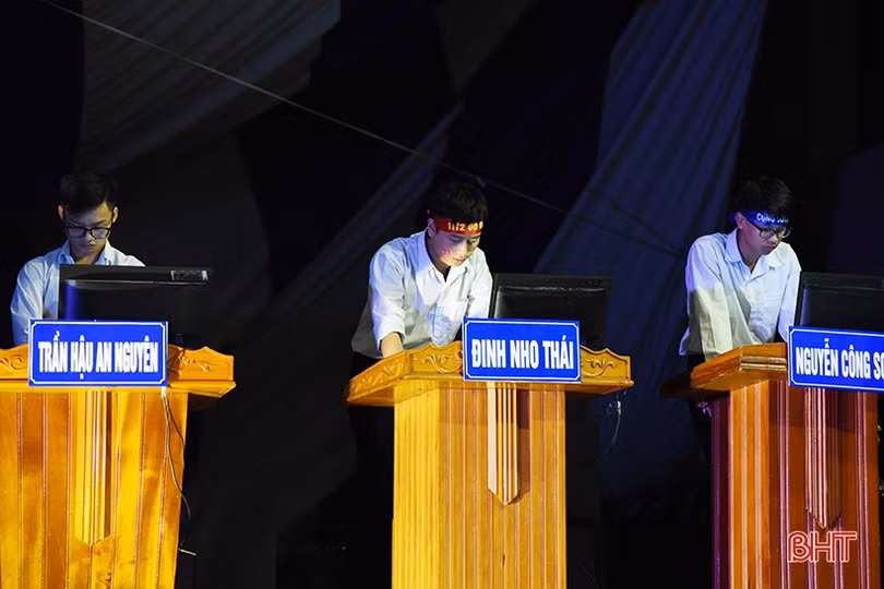 Lộ diện quán quân vô địch Đường lên đỉnh Olympia THPT Chuyên Hà Tĩnh năm 2020