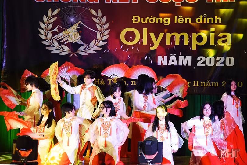 Lộ diện quán quân vô địch Đường lên đỉnh Olympia THPT Chuyên Hà Tĩnh năm 2020