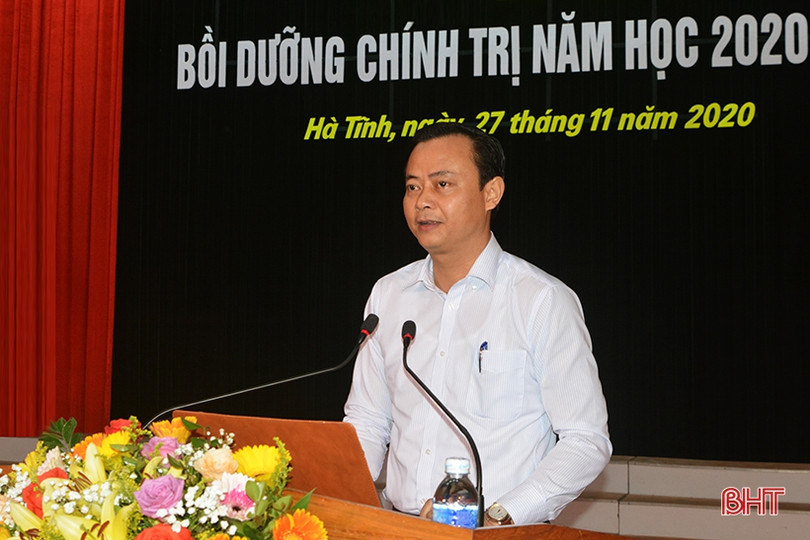 Hà Tĩnh bồi dưỡng chính trị cho gần 600 cán bộ, giáo viên