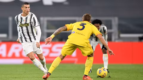 Ronaldo bám đuổi kỷ lục ghi bàn của Pele