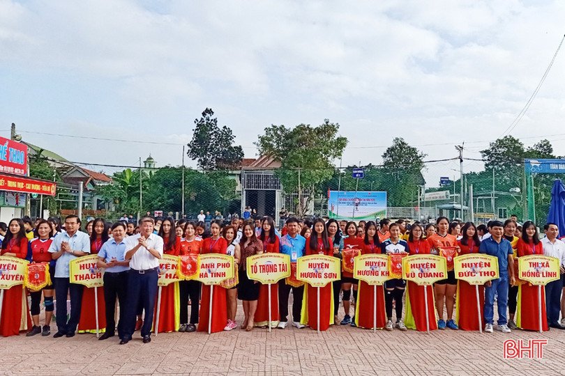 Khởi tranh Giải Bóng chuyền nữ Hà Tĩnh năm 2020