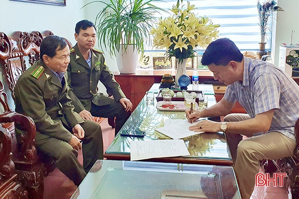 Vườn Quốc gia Vũ Quang tiếp nhận 1 cá thể cu li nhỏ