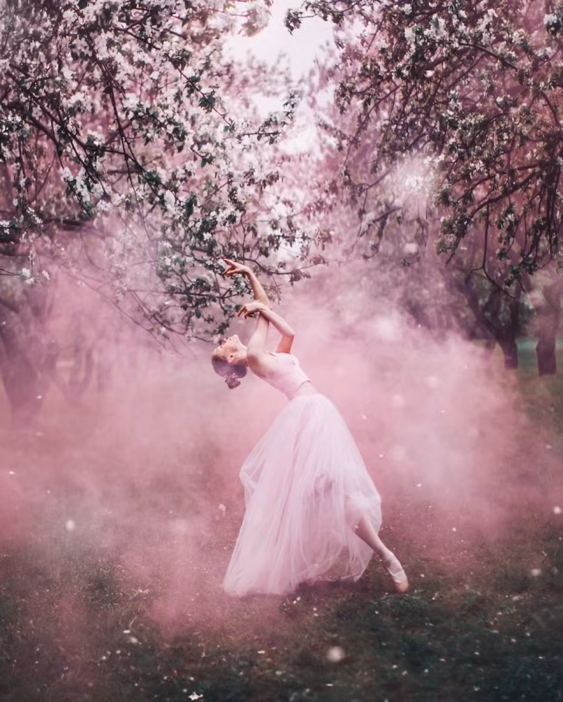 Sững sờ ngắm vũ điệu của con người hòa vào vẻ đẹp của thiên nhiên