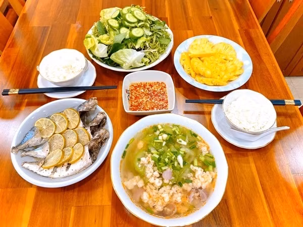 Những mâm cơm “đầy ăm ắp” cực ngon mắt của 8X xinh đẹp khiến ai ngắm cũng phải trầm trồ