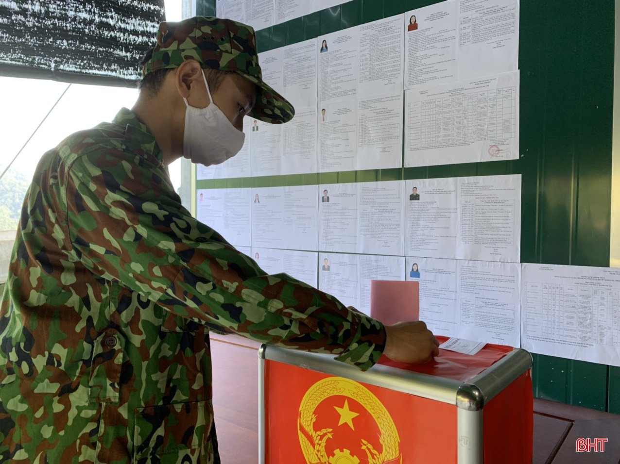 Cử tri Hà Tĩnh náo nức bầu chọn người đại biểu Nhân dân