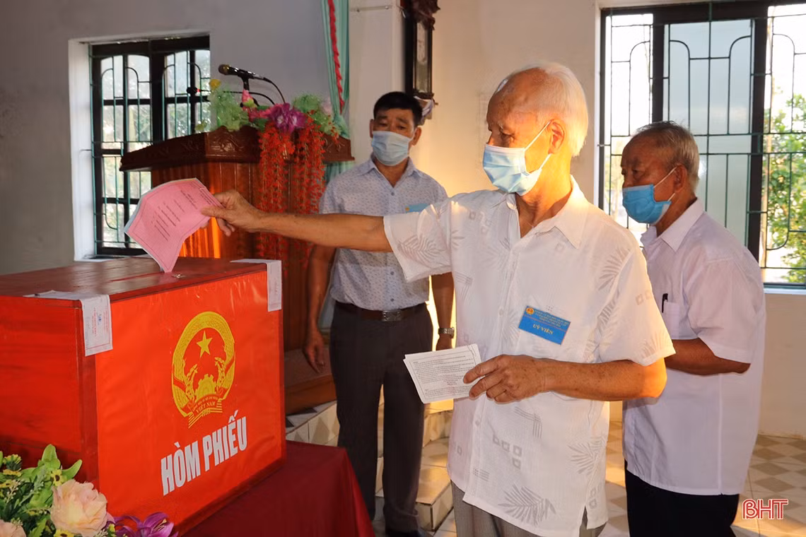 Cử tri Hà Tĩnh náo nức bầu chọn người đại biểu Nhân dân