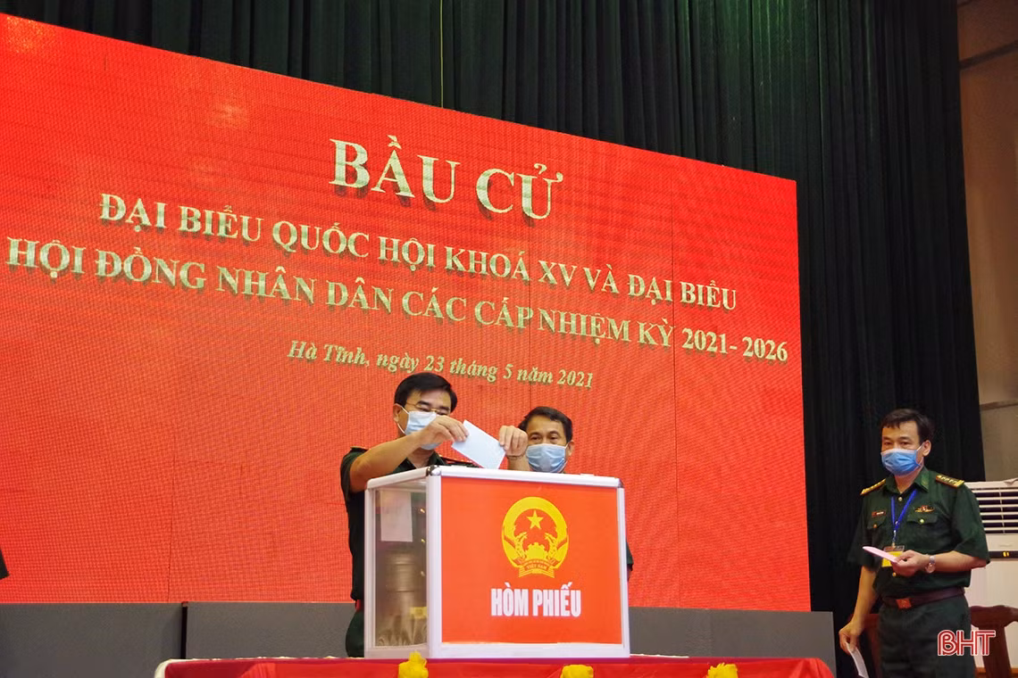 Cử tri Hà Tĩnh náo nức bầu chọn người đại biểu Nhân dân