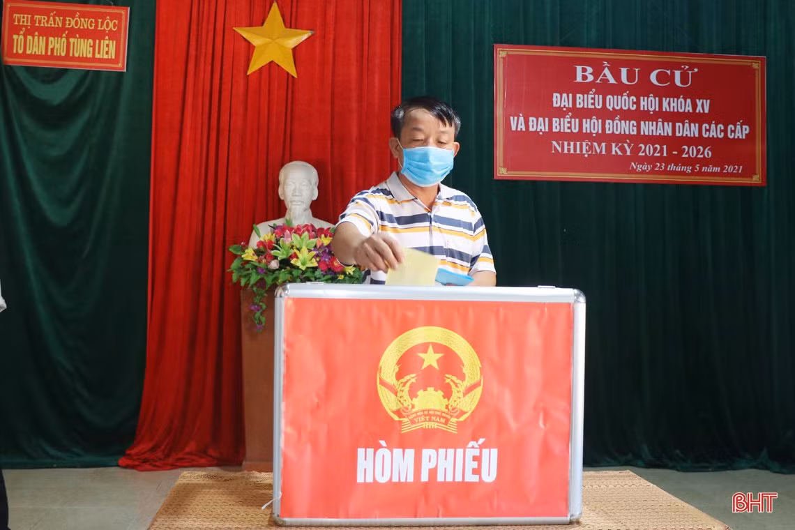 Cử tri Hà Tĩnh náo nức bầu chọn người đại biểu Nhân dân