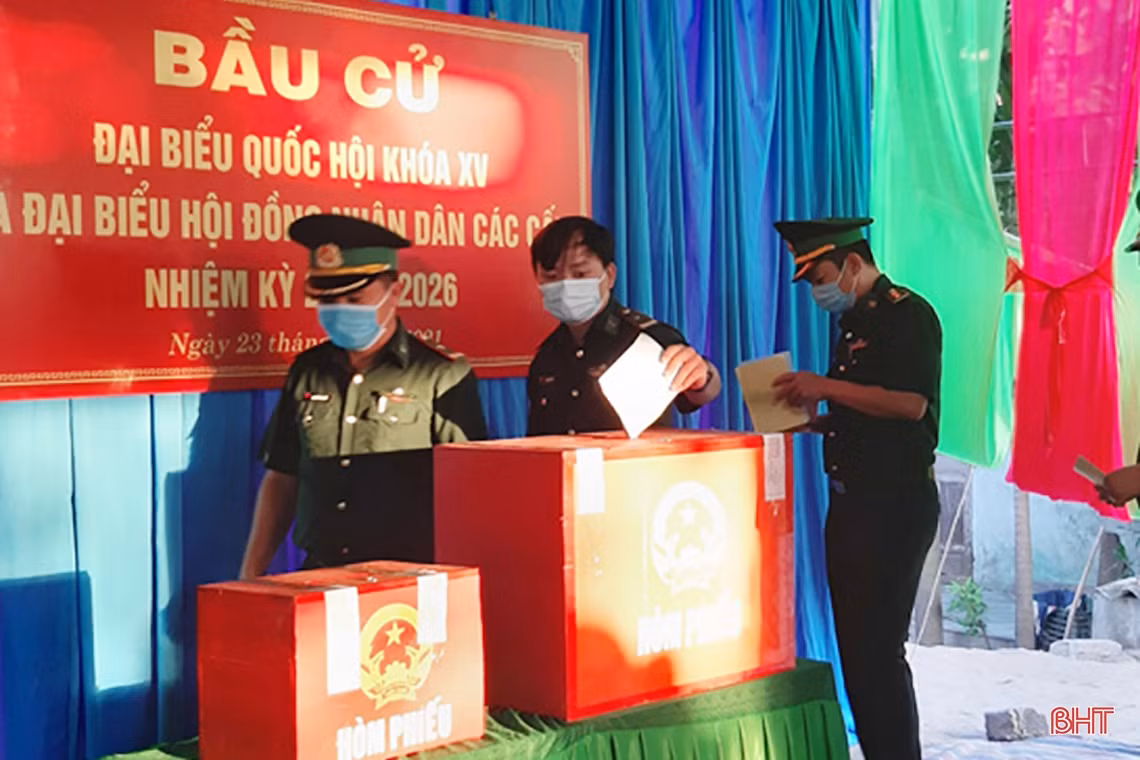 Cử tri Hà Tĩnh náo nức bầu chọn người đại biểu Nhân dân