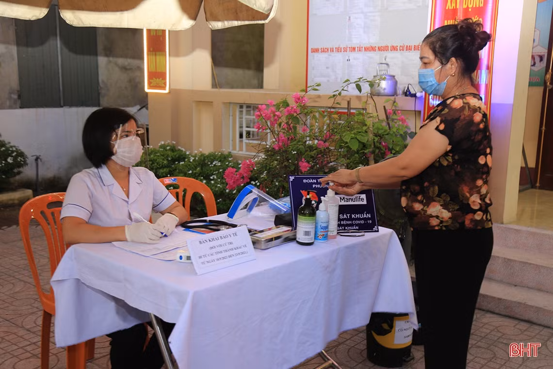 Cử tri hân hoan đi bầu cử ở Hà Tĩnh