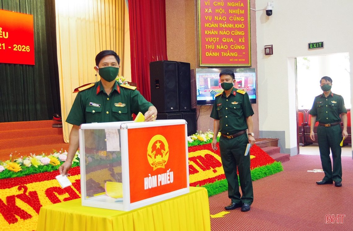 Cử tri Hà Tĩnh náo nức bầu chọn người đại biểu Nhân dân