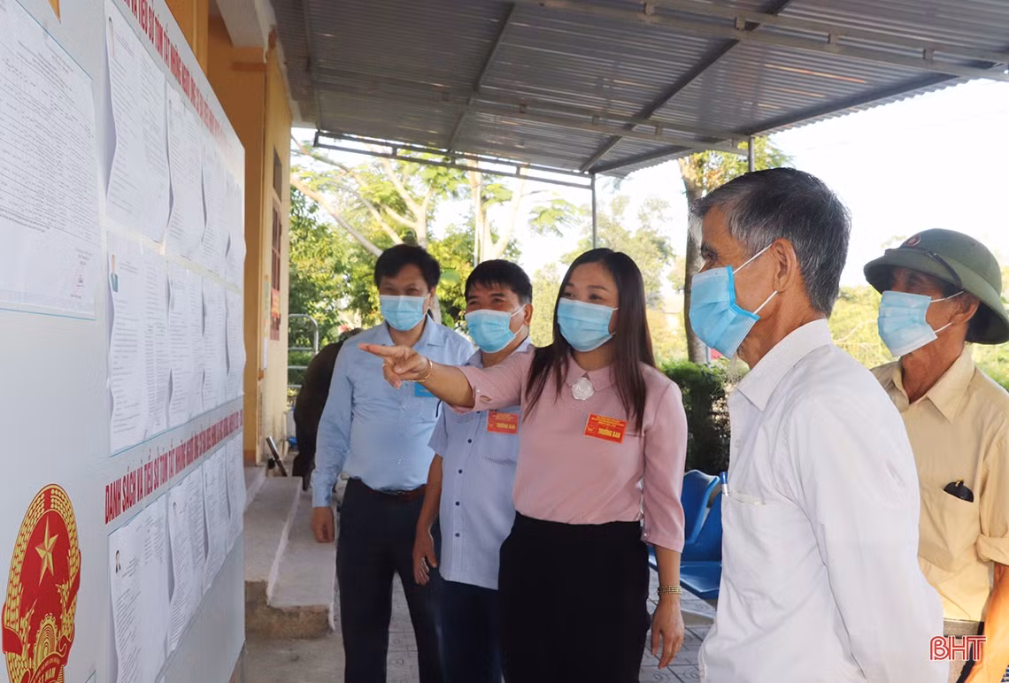Cử tri Hà Tĩnh náo nức bầu chọn người đại biểu Nhân dân