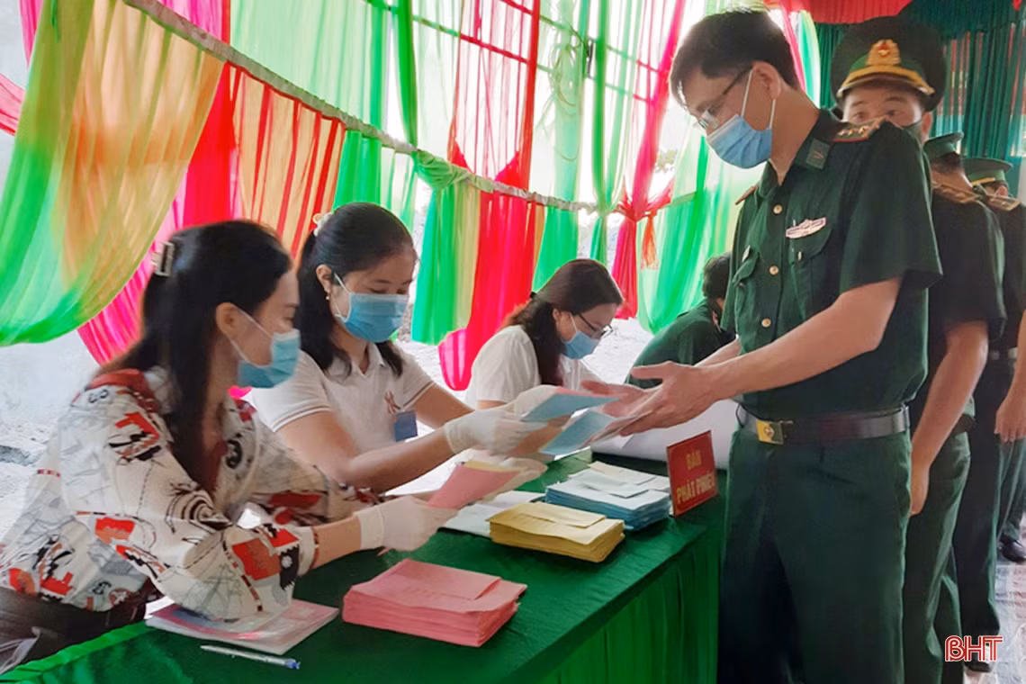 Cử tri Hà Tĩnh náo nức bầu chọn người đại biểu Nhân dân