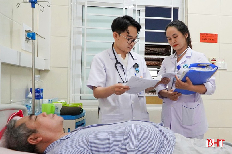 Tại các cơ sở y tế có điều trị, điều dưỡng là "cách tay nối dài", hỗ trợ, thực hiện các y lệnh của bác sĩ. bqbht_br_2.jpg