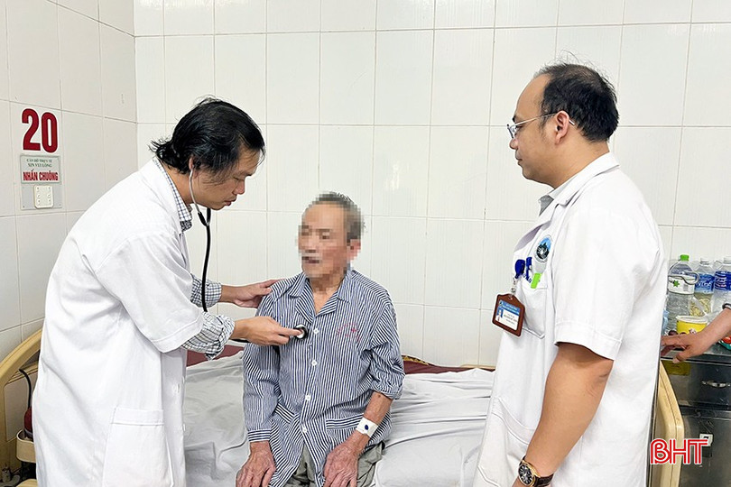 Sau khi được can thiệp bằng kỹ thuật lấy huyết khối với dụng cụ cơ học (ngày 5/8), đến nay, bệnh nhân L.V.C (77 tuổi ở xã Đồng Lộc) phục hồi nhanh, có thể vận động, nói chuyện và ăn uống bình thường. bqbht_br_3.jpg