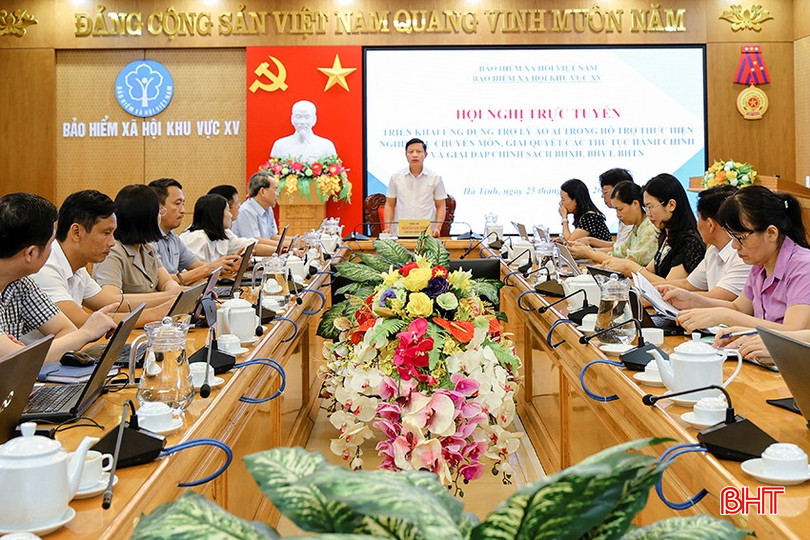 Ông Nguyễn Văn Đồng - Giám đốc BHXH khu vực XV chỉ đạo các đơn vị triển khai vận hành công cụ Trợ lý ảo tại cuộc họp của ngành. bqbht_br_dc-nguyen-van-dong-phat-bieu-chi-dao.jpg