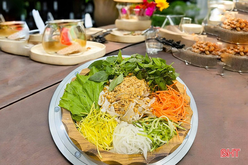 Gỏi cá đục - một trong những món ăn đầy tính sáng tạo trên cơ sở nguyên liệu tự nhiên đã trở thành một sản phẩm du lịch hấp dẫn du khách... bqbht_br_07035431bcd5068b5fc4.jpg