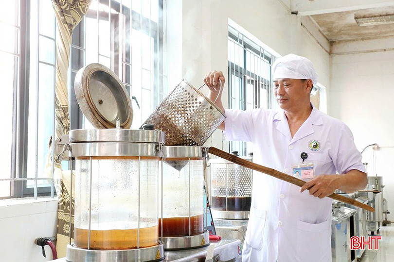 Mỗi ngày, các bài thuốc cổ truyền của bác sĩ Bùi Thị Mai Hương đều được sắc để phục vụ chữa trị cho các bệnh nhân điều trị nội trú tại bệnh viện. bqbht_br_c.jpg