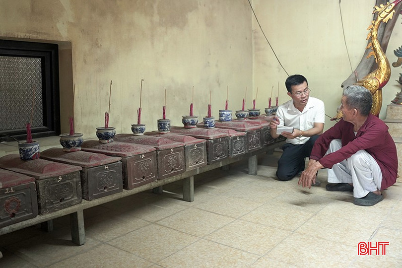 Tiểu đựng hài cốt cá Ông tại đền Cô đền Cậu, xã Xuân Hội (Nghi Xuân) bqbht_br_tieu-dung-hai-cot-ca-ong-tai-den-co-den-cau-xa-xuan-hoi.jpg