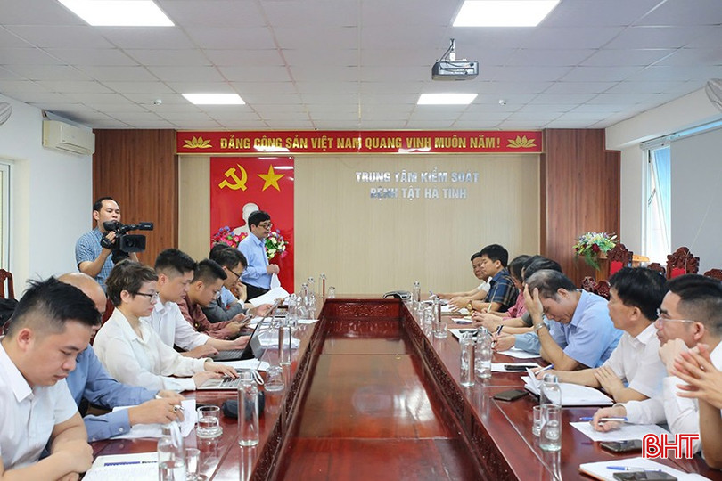 Đoàn công tác Cục Phòng bệnh (Bộ Y tế) làm việc với Sở Y tế và CDC Hà Tĩnh về công tác phòng, chống dịch và triển khai chiến dịch tiêm chủng vắc xin phòng, chống bệnh sởi. bqbht_br_anh-3.jpg