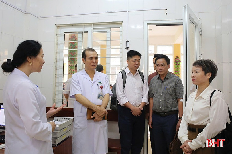 Đoàn công tác kiểm tra, giám sát công tác thu dung, điều trị bệnh sởi tại Bệnh viện Đa khoa tỉnh Hà Tĩnh. bqbht_br_anh-1.jpg