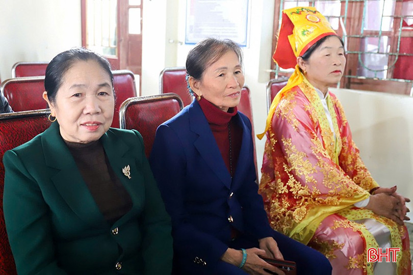 Những diễn viên các thế hệ đã từng gắn bó với Trò Kiều của làng Cam Lâm.