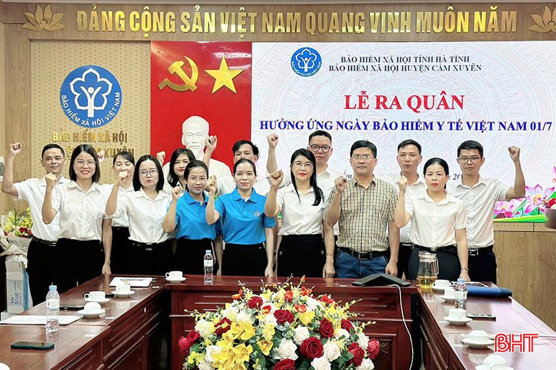 Hoạt động hưởng ứng Ngày BHYT Việt Nam 1/7 của BHXH huyện Cẩm Xuyên. z5664137143467_fa448be03f15833464a8d17b5cd41603.jpg
