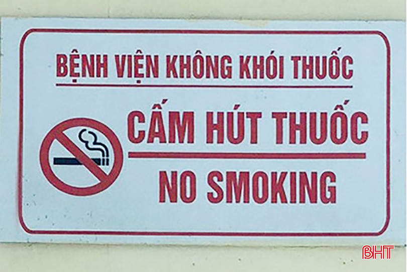 Nhiều năm qua, các cơ sở y tế ở Hà Tĩnh đã thực hiện mô hình "Bệnh viện không khói thuốc" và nghiêm túc việc treo biển cấm hút thuốc lá. bqbht_br_image.jpg