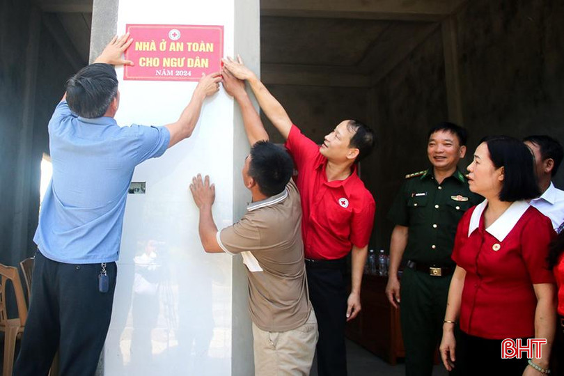 Chương trình đã giúp nhiều hộ ngư dân nghèo có chỗ ở ổn định, an toàn. 444485030_1513161736182651_7528929817136308972_n (1).jpg
