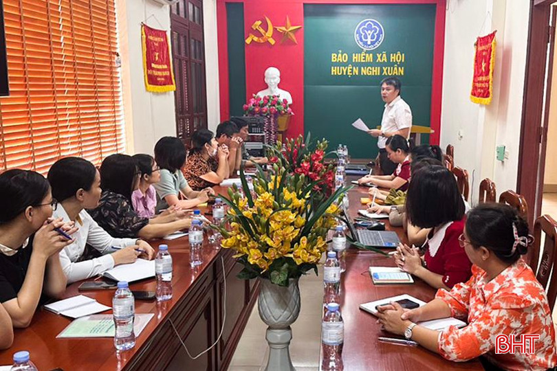 Lãnh đạo BHXH huyện Nghi Xuân làm việc với các doanh nghiệp có lao động mới và những doanh nghiệp chưa tham gia BHXH bắt buộc đầy đủ cho người lao động trên địa bàn tháng 5/2024. 2.jpg