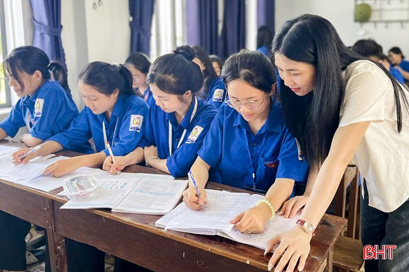 Giản dị mà vững vàng, mềm mại mà kiên định, cô Trần Thị Cảnh Thuần là hình ảnh của một người giáo viên điềm tĩnh, sâu sắc. bqbht_br_1345.jpg