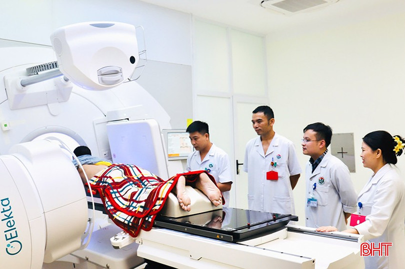 Với sự đầu tư cả về trang thiết bị lẫn chuyên môn, Bệnh viện Đa khoa tỉnh Hà Tĩnh ngày càng làm chủ nhiều kỹ thuật cao trong điều trị các bệnh nan y. bqbht_br_409244459546470215.jpg