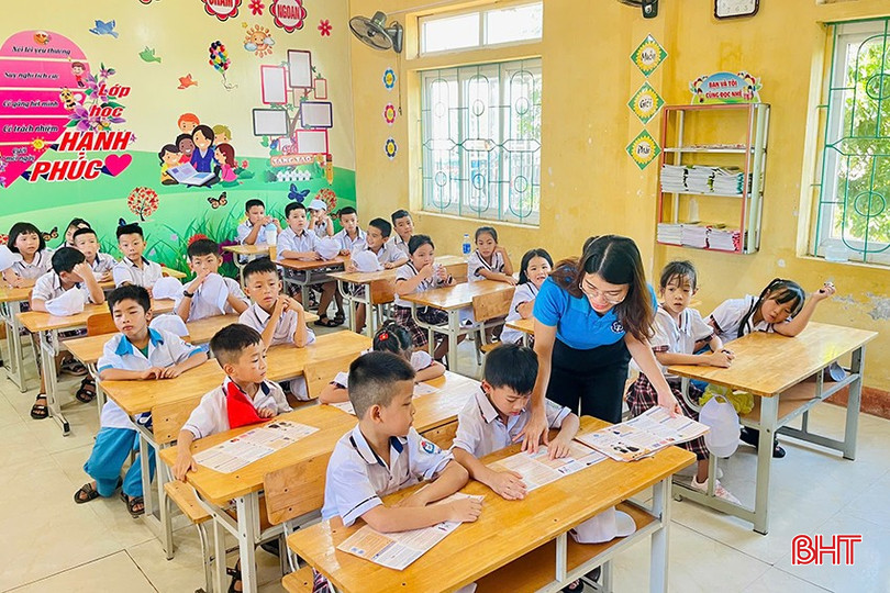 Tuyên truyền tại lớp để các em hiểu quyền lợi và trách nhiệm của mình đối với cộng đồng. bqbht_br_baiviet7.jpg