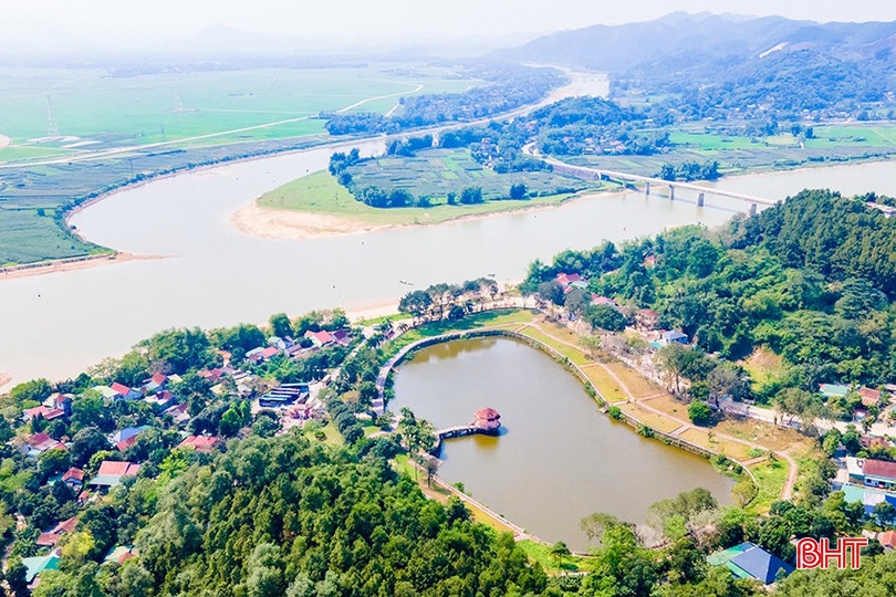 Khu lưu niệm Trần Phú nằm trên đồi Quần Hội, hướng mặt ra bến Tam Soa - là chứng nhân của lịch sử. Ảnh Đình Nhất bqbht_br_7.jpg
