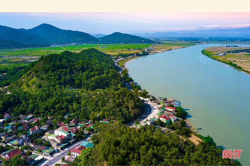 Trên dải đất núi Hồng - sông La, nhiều giá trị văn hóa độc đáo của người Hà Tĩnh đã được kiến tạo và lưu truyền. bqbht_br_127d4162252t62568l0-1400.jpg