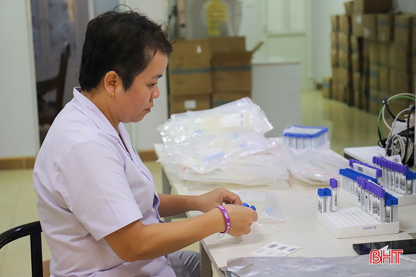 Chị Nguyễn Thị Kim Anh luôn làm việc với tinh thần trách nhiệm cao nhất. bqbht_br_img-9982.jpg