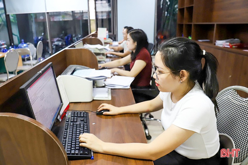 Dù hoạt động trong lĩnh vực đặc thù, Công ty CP Vận tải ô tô Hà Tĩnh vẫn nỗ lực duy trì việc tham gia BHXH, BHYT đầy đủ cho người lao động. bqbht_br_z7119299391088-8bd3939968d9a826eca5982dfb537624.jpg