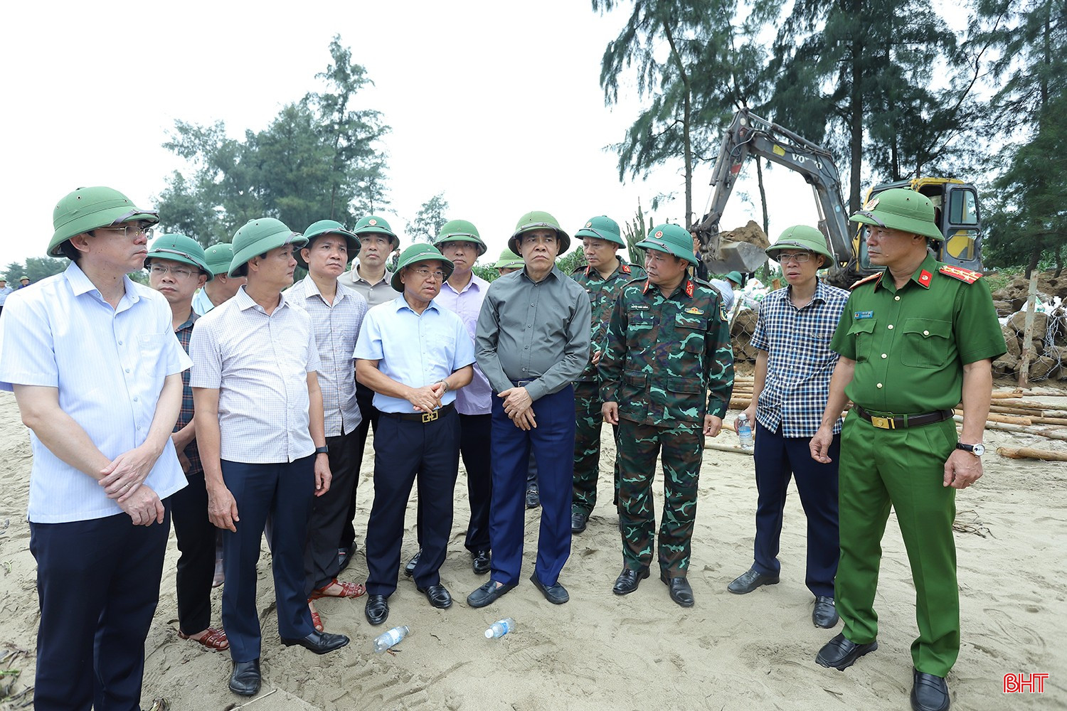 Chủ tịch UBND tỉnh Võ Trọng Hải kiểm tra công tác ứng phó bão số 5. bqbht_br_ung-pho-bao-so-5-8.jpg