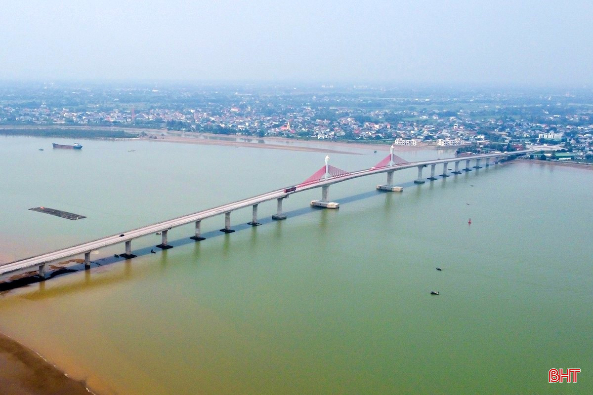 Cầu Cửa Hội nối 2 tỉnh Nghệ An và Hà Tĩnh cấm phương tiện lưu thông từ 6h ngày 25/8. bqbht_br_cau-cua-hoi.jpg