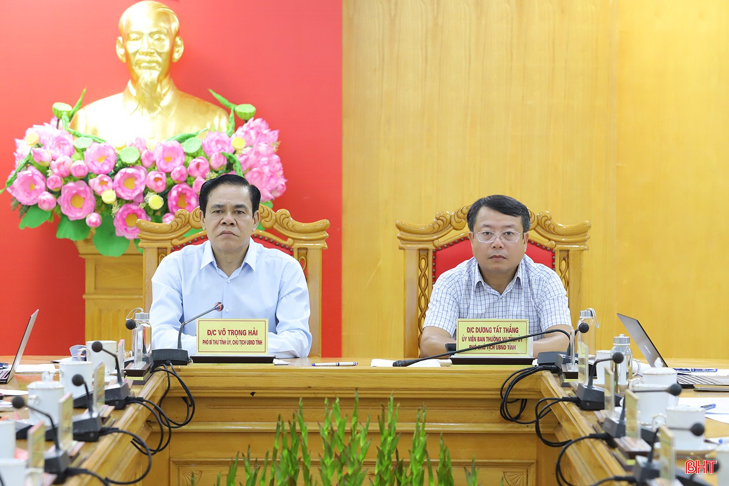 Chủ tịch UBND tỉnh Võ Trọng Hải – Trưởng ban Chỉ huy Phòng thủ dân sự tỉnh và Phó Chủ tịch UBND tỉnh Dương Tất Thắng chủ trì họp trực tuyến ứng phó với bão số 5. bqbht_br_phong-chong-bao-so-5a.jpg
