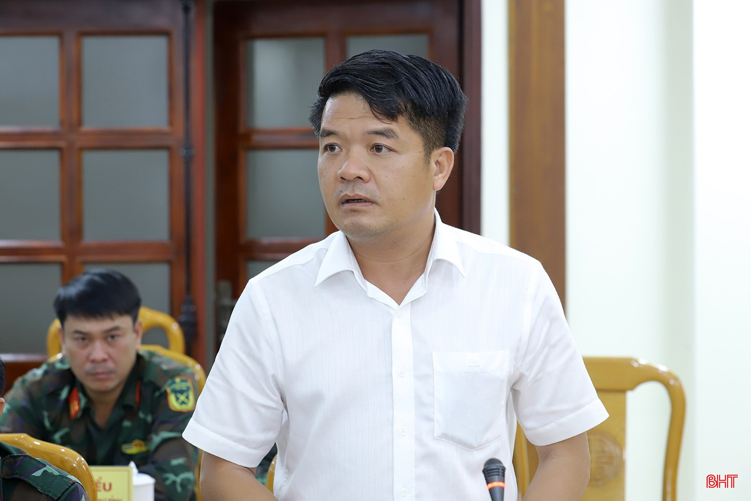 Chủ tịch Ủy ban MTTQ tỉnh Trần Nhật Tân tham gia ý kiến tại cuộc họp. bqbht_br_bao-so-5-5.jpg