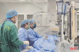BVĐK tỉnh triển khai thành công kỹ thuật chụp, nong và đặt stent động mạch cảnh số hoá xoá nền