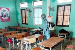 Khẩn trường tiêu độc, khử trùng môi trường sau mưa lũ