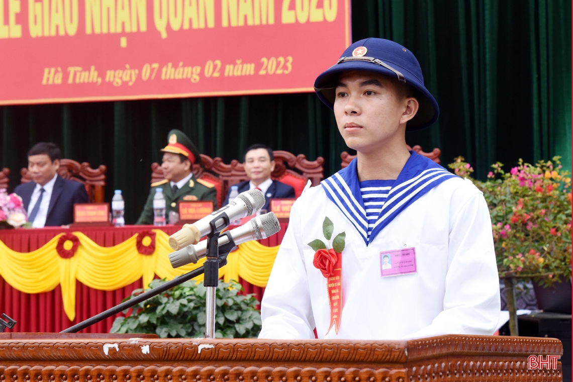 Phó Bí thư Thường trực Tỉnh ủy Trần Thế Dũng dự ngày hội tòng quân ở huyện Kỳ Anh