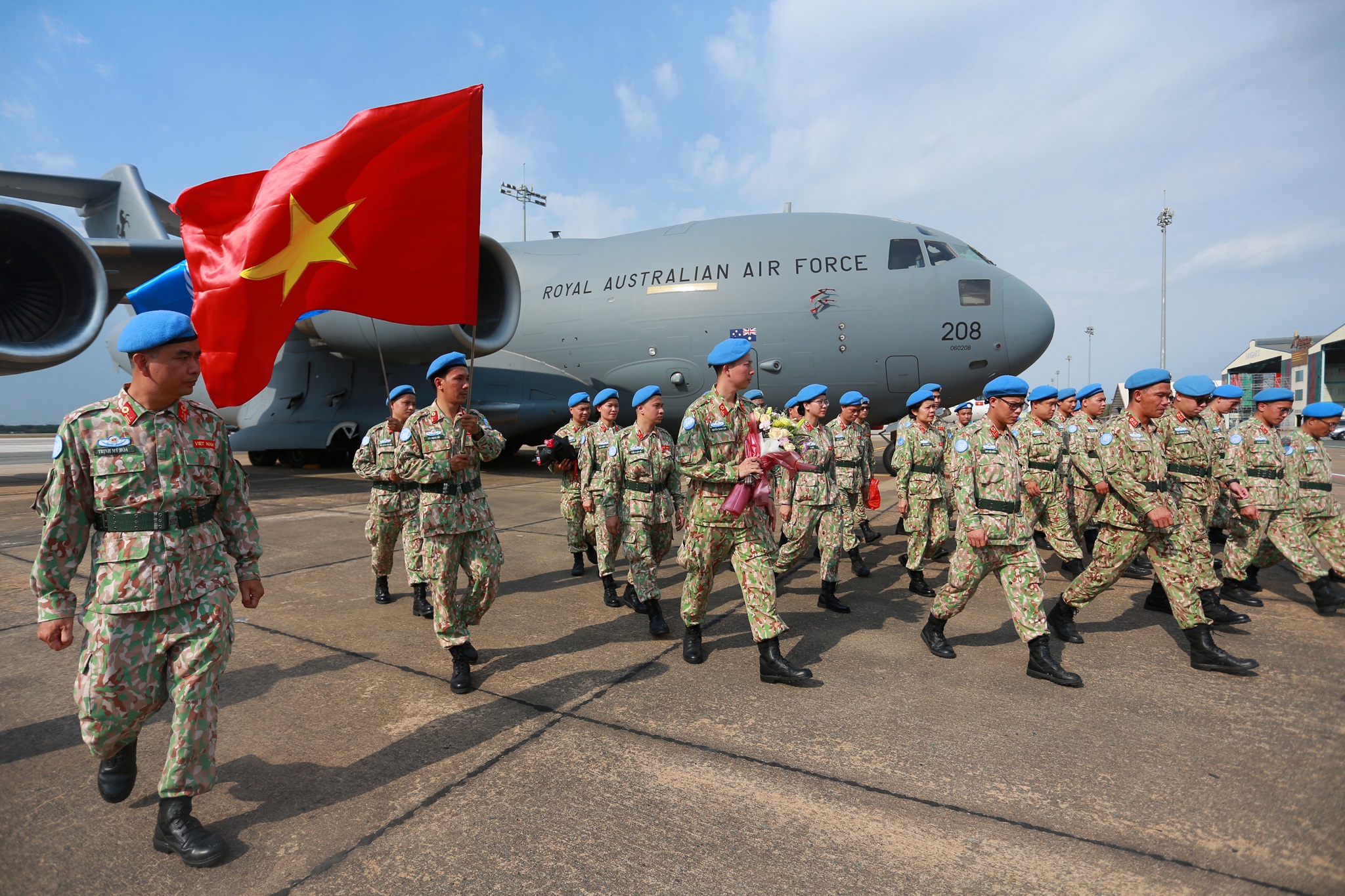 Xúc động giờ phút chia tay chiến sĩ mũ nồi xanh lên đường sang Nam Sudan - 2 Xúc động giờ phút chia tay chiến sĩ mũ nồi xanh lên đường sang Nam Sudan
