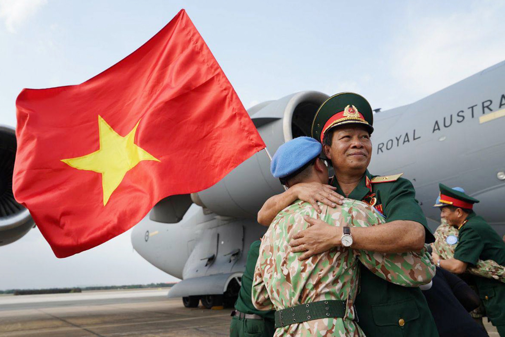 Xúc động giờ phút chia tay chiến sĩ mũ nồi xanh lên đường sang Nam Sudan - 8 Xúc động giờ phút chia tay chiến sĩ mũ nồi xanh lên đường sang Nam Sudan