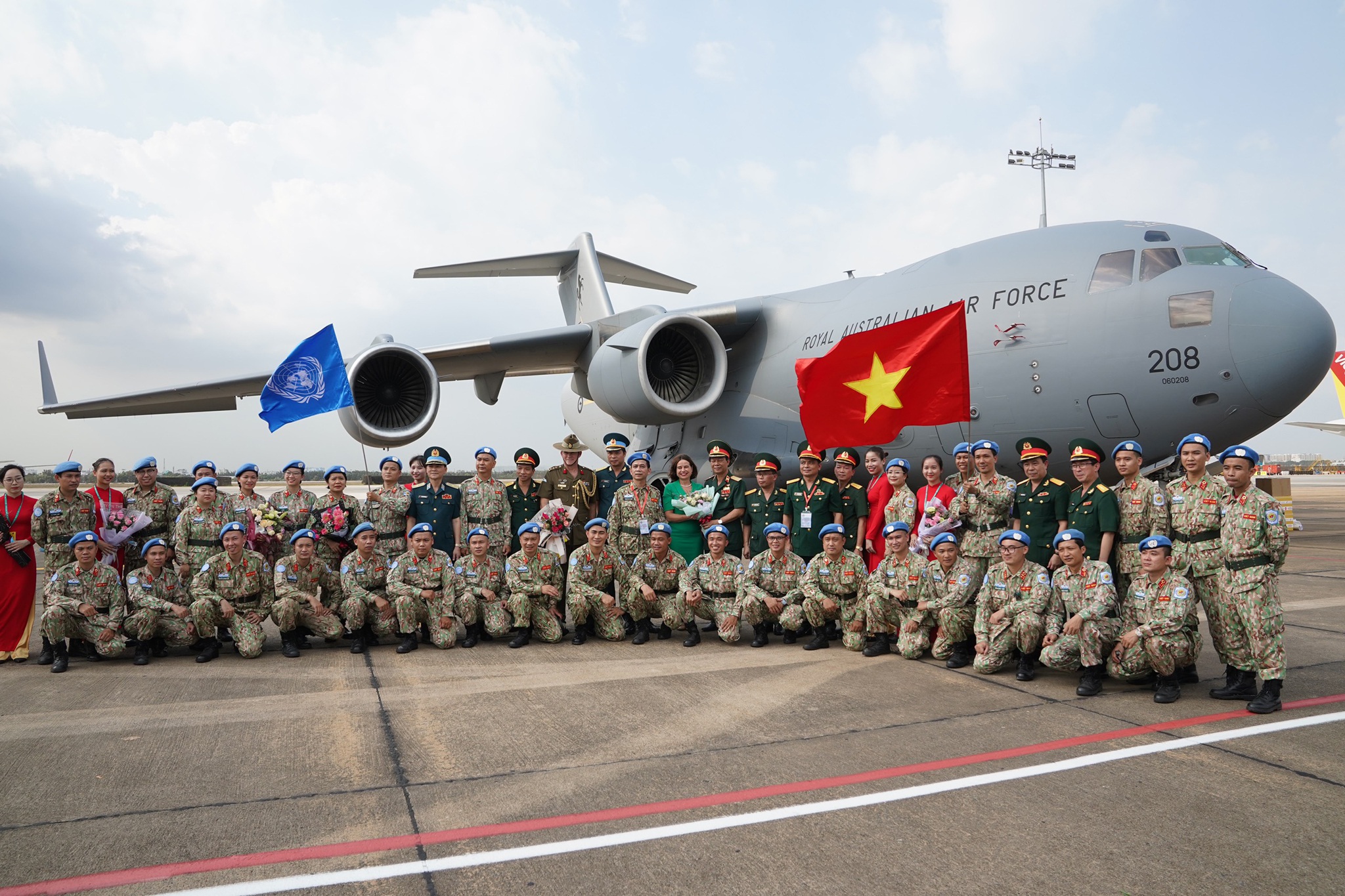 Xúc động giờ phút chia tay chiến sĩ mũ nồi xanh lên đường sang Nam Sudan - 14 Xúc động giờ phút chia tay chiến sĩ mũ nồi xanh lên đường sang Nam Sudan