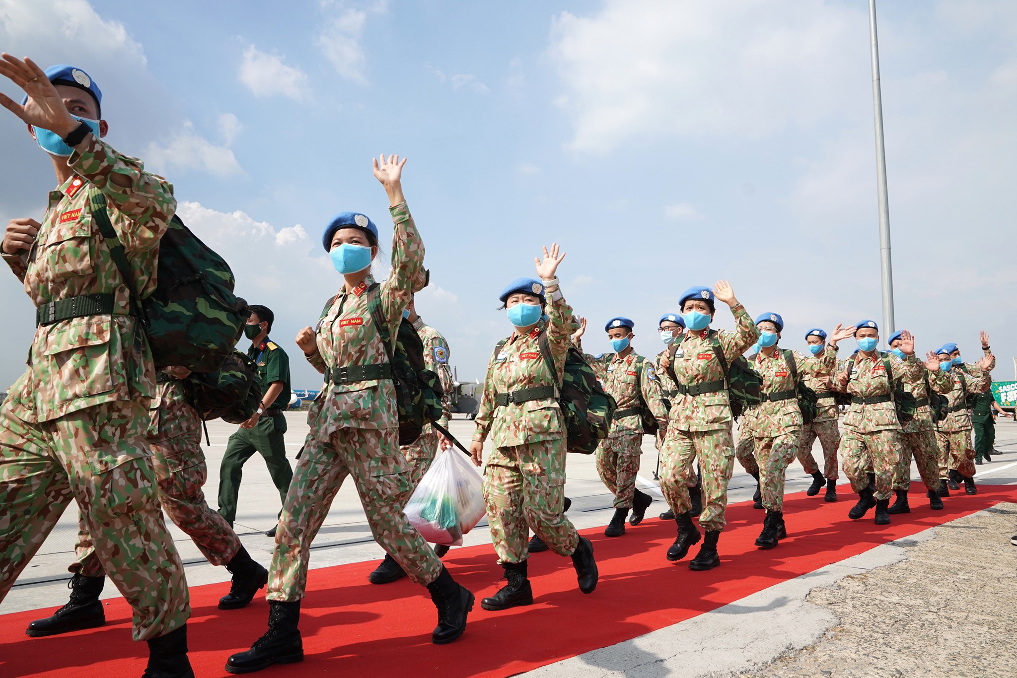Xúc động giờ phút chia tay chiến sĩ mũ nồi xanh lên đường sang Nam Sudan - 15 Xúc động giờ phút chia tay chiến sĩ mũ nồi xanh lên đường sang Nam Sudan