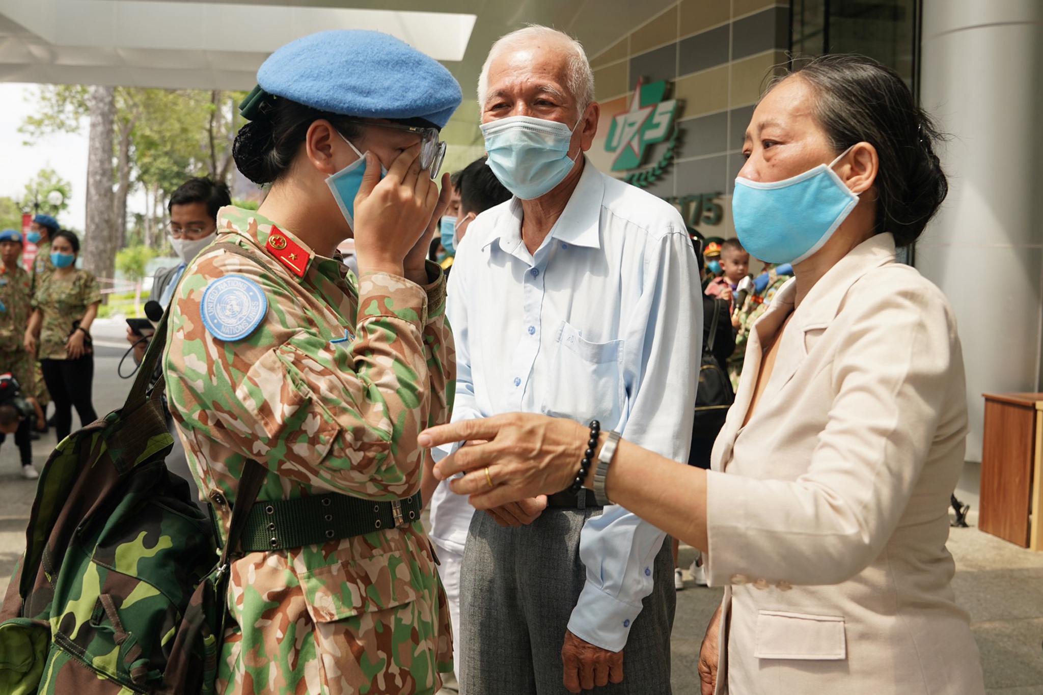 Xúc động giờ phút chia tay chiến sĩ mũ nồi xanh lên đường sang Nam Sudan - 5 Xúc động giờ phút chia tay chiến sĩ mũ nồi xanh lên đường sang Nam Sudan